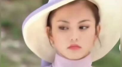 49岁李湘身材发福被模仿，被问感受后晒年轻旧照，瘪嘴很可爱