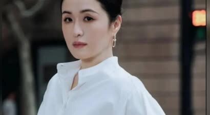 秦雯袭警风波升级！新剧开播前四天紧急撤档，上星困难唐嫣被牵连