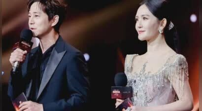 谢娜主持晚会还是差一口气！直播接不上话，看热闹忘记控场一直笑