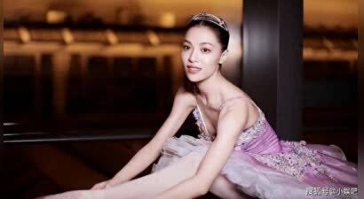 她被冯小刚捧红，成龙接着捧，洪金宝等着捧，为啥大佬都偏爱她