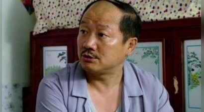 57岁谢广坤：曝多次出轨遭前妻挑战，不满三任妻子生下的女儿们！