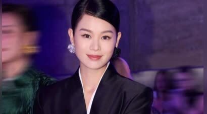 胡杏儿新中式盘发造型释出，东方美人氛围感拉满