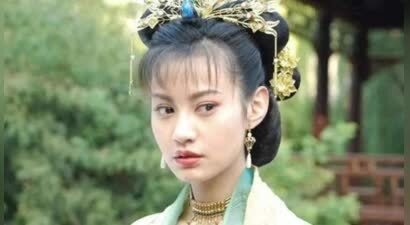 杨雪晒16岁女儿，有有完美避开爸爸普通基因，一张初恋脸好漂亮