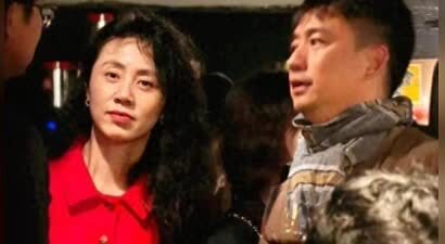 孙莉近照疲惫老态，竟第一眼认不出，最好年华都在托举丈夫和孩子