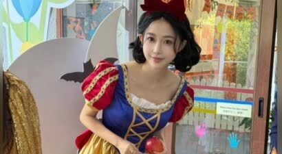 潘玮柏妻子扮白雪公主，参加女儿幼儿园活动，不愧是“最美空姐”