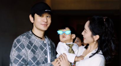 黄晓明一家4口参加生日宴，小海绵被奶奶搂在怀中，长腿溢出屏幕