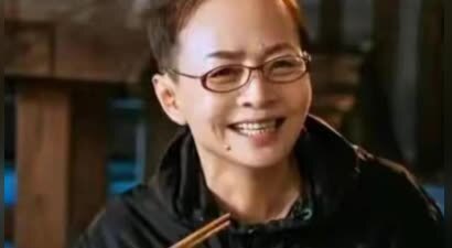 宋丹丹的现状引起关注，她对继女关爱有加，虽非亲生，却情同母女