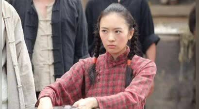 被张国立儿子施暴的童瑶，39岁嫁大17岁富商，她到底经历了什么？