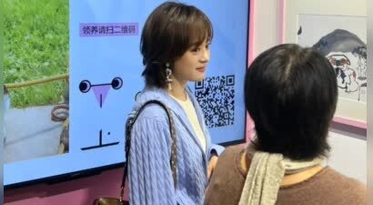 孙俪上海艺博会被偶遇！路人镜头中的她，长胖一圈面相变了很多