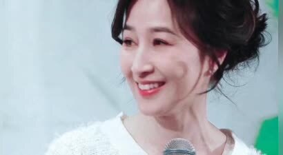 关咏荷罕见露面 | TVB一姐却在巅峰期退圈？如何修炼成“影帝夫人”