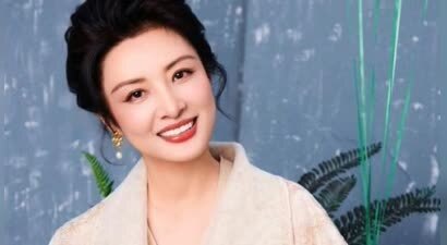 她是央视一姐，结婚12年选择离婚，坦然：婚姻给我的尽是痛苦