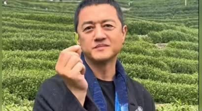 离婚8小时就冲进直播间！李亚鹏的“创业脑”有多可怕？两任妻子全败给同一执念