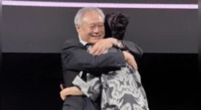 章子怡现身洛杉矶，穿道袍脸又黑又皱，被李安抱怀里亲吻脸蛋