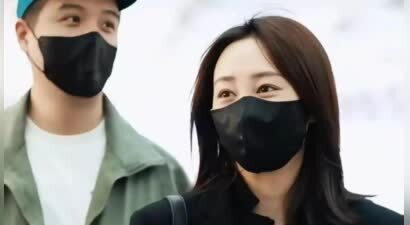 李纯马頔婚后首同框，马頔全程推行李箱、主动拎包，眼神专注陪伴妻子