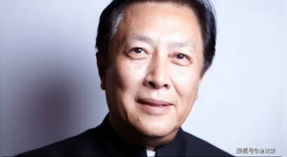 7岁丧母留报仇遗书，父亲唐国强闪婚不养她，42岁唐莉成他的骄傲