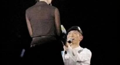 她是香港第一美女，拒绝刘德华求婚后，如今成路人美貌依旧！