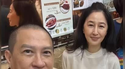 61岁关咏荷素颜照片曝光！脸上皮肤松弛、皱纹多，老年斑抢镜了