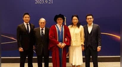 霍启仁在雪山举办婚礼，现场照罕见曝光，老婆小腹隆起疑似怀孕