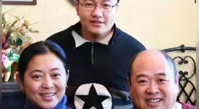 他是杨亚洲长子，也是倪萍的继子，一句真言让继母泪流满面
