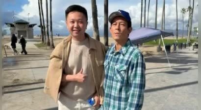 面相变了！45岁陈冠希近照曝光，弓腰驼背真老了，网友：越来越像赵本山