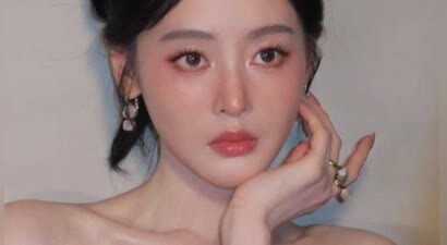 张天爱穿金色露肩礼裙亮相 优雅高贵又大气