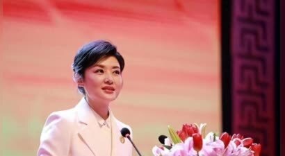 告别12年婚姻，央视一姐周涛，人生不设限，另一条大道更璀璨！