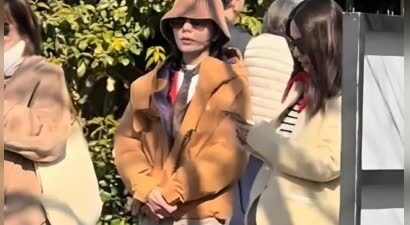 SHE日本逛街被偶遇，任家萱发福明显，田馥甄行走缓慢孕肚抢镜