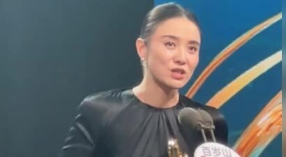 一场生日，戳穿45岁小宋佳的江湖地位，人民日报的评价有人信了