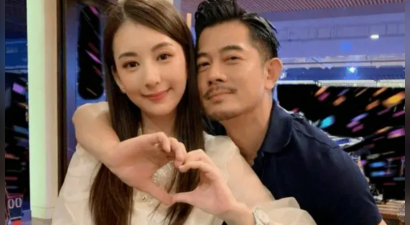 同龄不同态，59岁郭富城与小4岁岳母合影，画面跨越一代人！