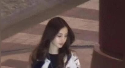 杨颖带黄晓明妈妈吃饭，细节暴露了相处状况，这次轮到叶珂尴尬了