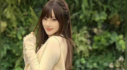 街拍摄影师偶遇李小璐，44岁李小璐颜值出众，网友惊叹太少女了