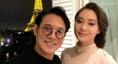 风水轮流转，看了62岁李连杰和63岁利智的合照，风光背后满是心酸