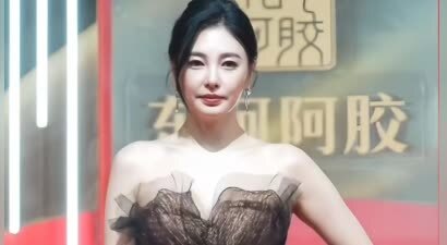 国剧盛典红毯，张雨绮秒了余茵，长剧女主和短剧女主一眼看出区别