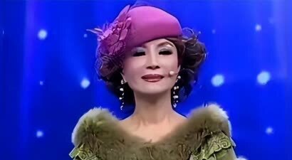 她为了美，30年不吃晚饭，就连癌症做手术前也要先化妆