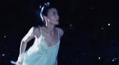 官方发文，高调官宣56岁王菲喜讯，让谢霆锋和整个娱乐圈沉默了