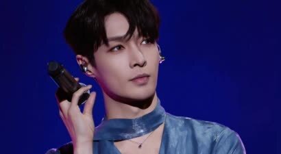 张艺兴无缘 EXO 团综，此前因国家话剧院活动缺席粉丝见面会