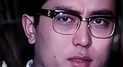 他曾是北影厂第一美男，跟前妻结婚7年无儿无女，如今老的不敢认