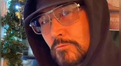 费翔65岁生日在飞机上过：没蛋糕吃，没蜡烛吹