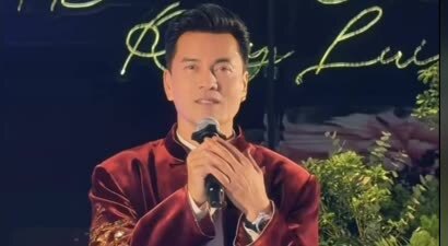 70岁吕良伟近状曝光！头发茂密声音洪亮，网友：“真是逆生长”