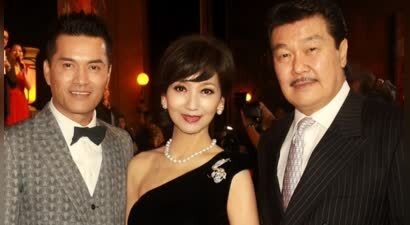 吕良伟70岁寿宴众星云集！向太憨笑比李湘还胖，甄子丹啤酒肚抢镜