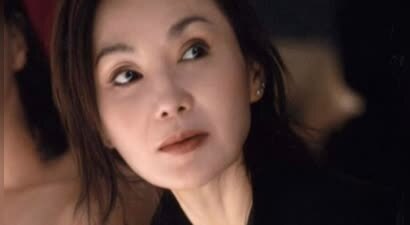 香港知名影后逛平价运动用品店，获网友赞贴地，卷发造型显年轻