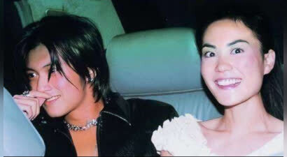 官方证实！56岁王菲与谢霆锋登记结婚，谢贤送祖传玉佩，狄波拉拒出席