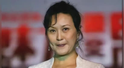 7岁演戏成北电校花，两段婚姻皆遇挫，如今她的幸福在女儿身上延续