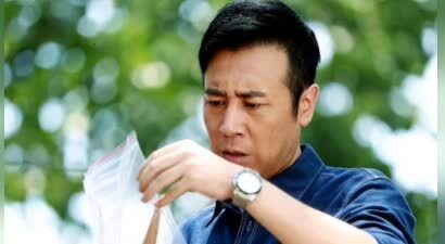 于和伟：3岁丧父，吃姐姐奶水长大，成名后为8个哥哥姐姐买房！