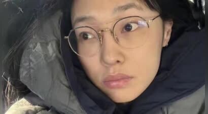 白百何晒素颜照，皮肤暗黄嘴唇干裂，情绪好低落，跟普通人差不多