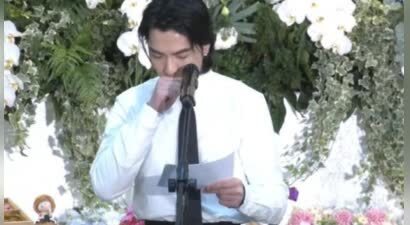 萧敬腾在岳父追思会上拥抱妻子，含泪致辞，感谢亲友！