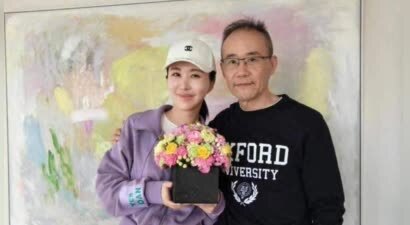 田朴珺方回应和王石离婚：假的，大家期待的再见爱人上不了；两人相差30岁，王石曾称初识时女方现金存款比他多，应该说我傍她才对