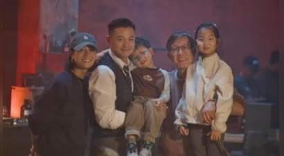 朱丹新年晒全家福，儿女都露正脸，俩孩子长相很普通但看着好乖