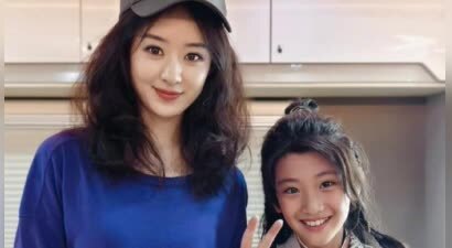 小演员晒与赵丽颖逍遥剧组合影！赵丽颖笑容很真诚，没有一丁点顶流架子