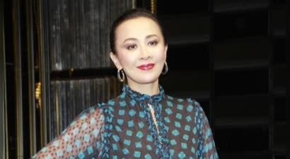 香港知名影后拜神穿搭价格不菲，一身疑超百万，自曝曾对他人动心